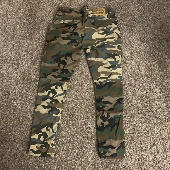 Camo pants worn once - Picture 2 of 2